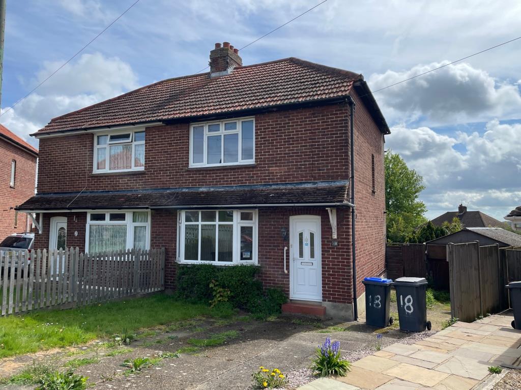 Lot: 130 - SEMI-DETACHED HOUSE FOR IMPROVEMENT - Front of Property